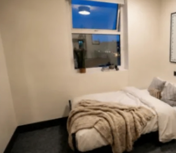 Room Bath Road in Cheltenham