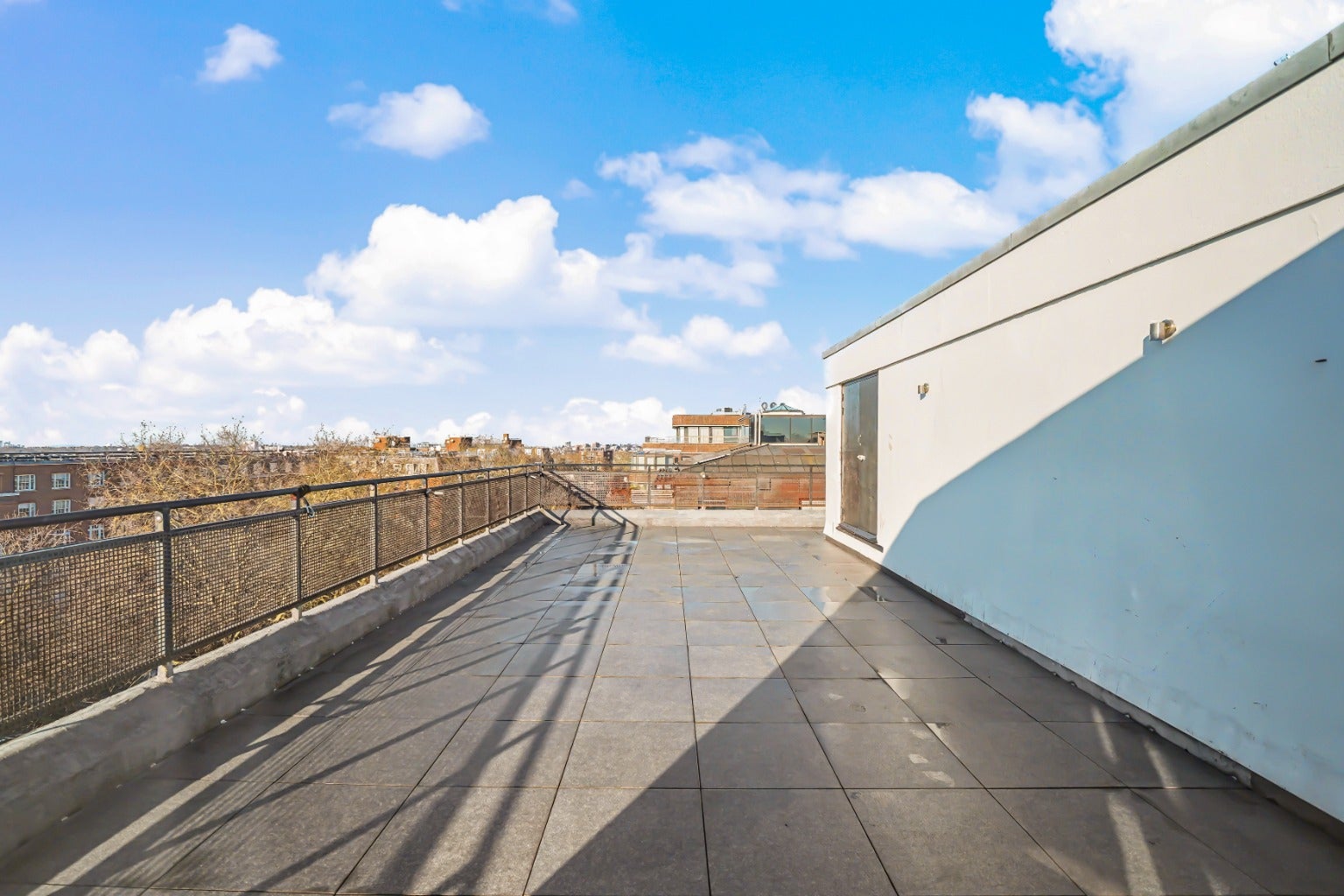 Flat Dagenham Road in Greater London
