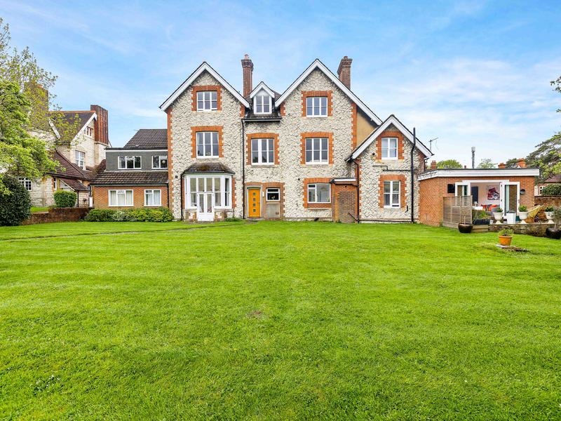 Flat Somers Road in Reigate and Banstead