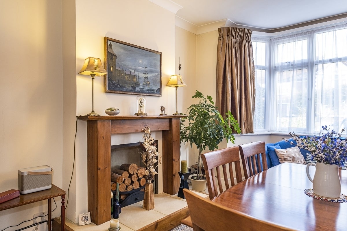 House Sandbourne Avenue in Greater London