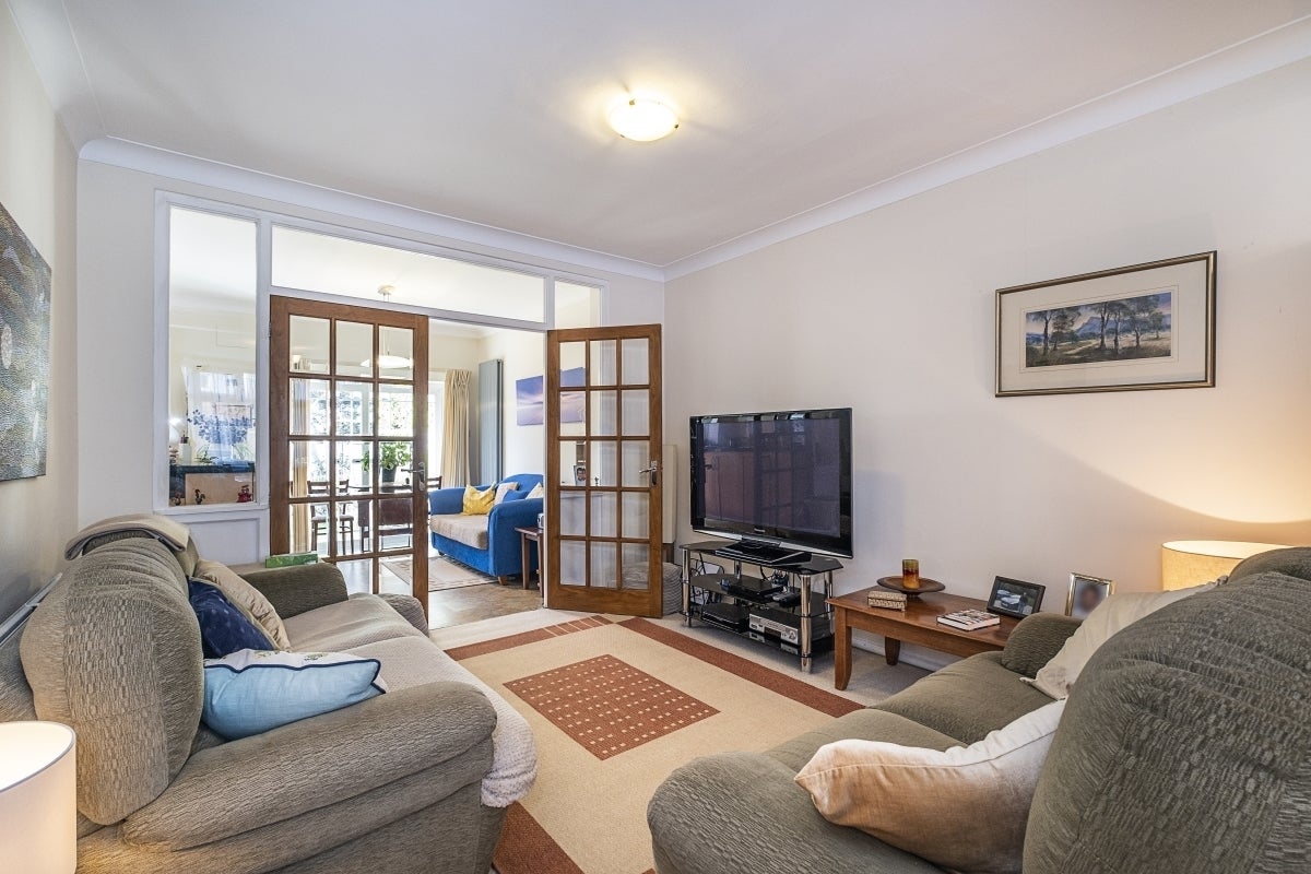 House Sandbourne Avenue in Greater London