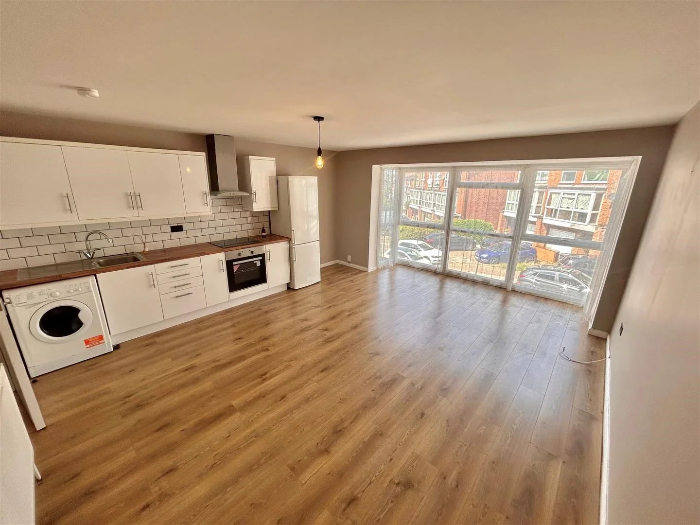 Flat Connaught Road in Greater London