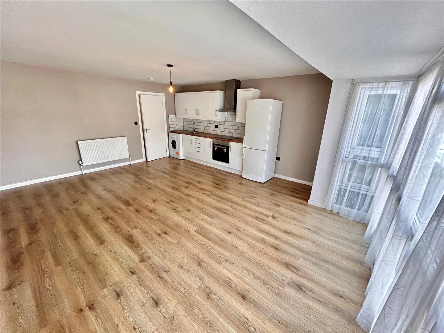 Flat Connaught Road in Greater London