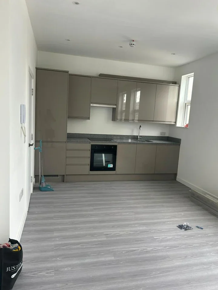 Flat Bakers Avenue in Greater London