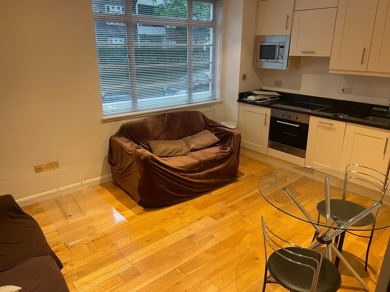 Flat Lucan Place in Greater London