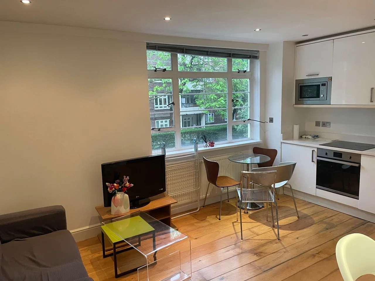 Flat Lucan Place in Greater London