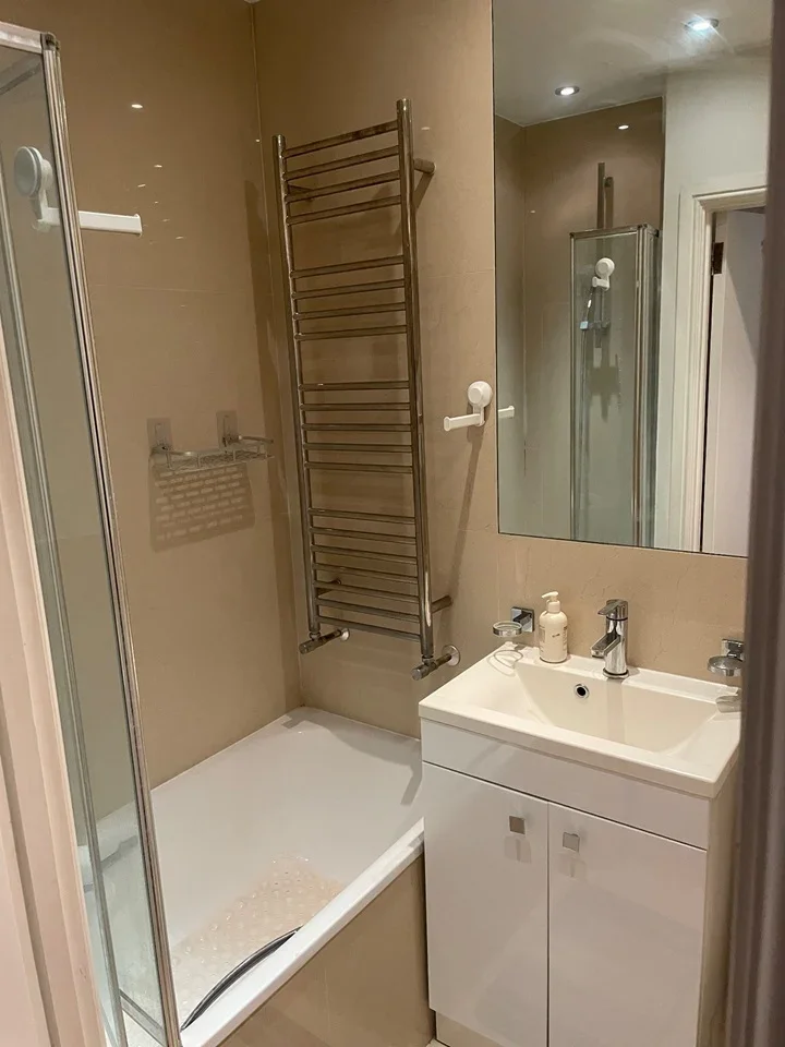 Flat Lucan Place in Greater London