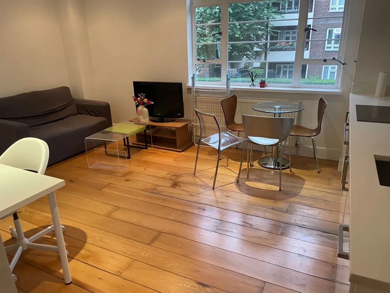 Flat Lucan Place in Greater London