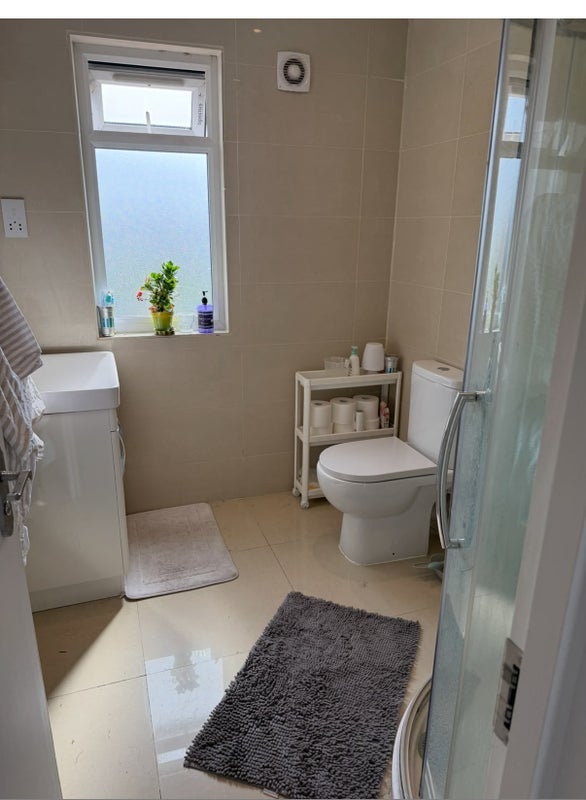 Room Whitmore Road in Greater London