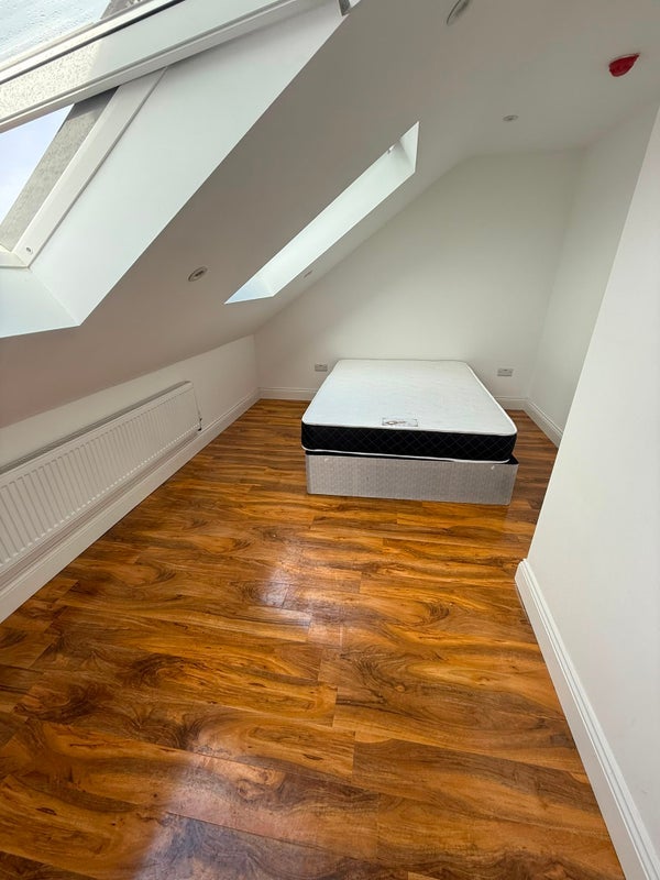 Room Whitmore Road in Greater London