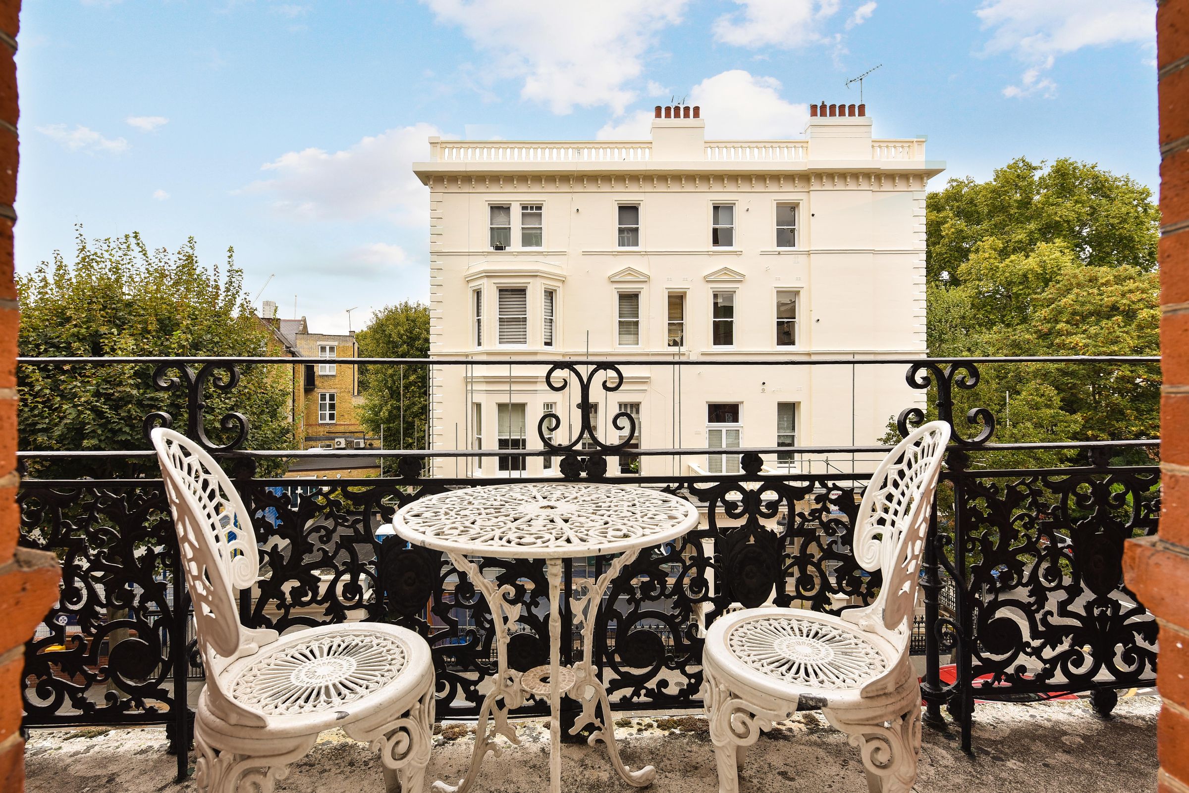 Flat Rich Lane in Greater London