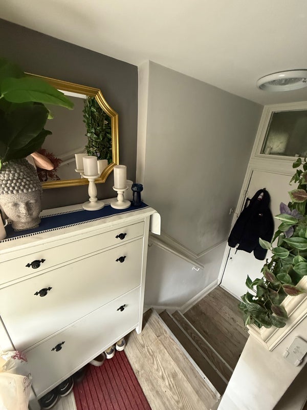 Room Clapham Road in Greater London