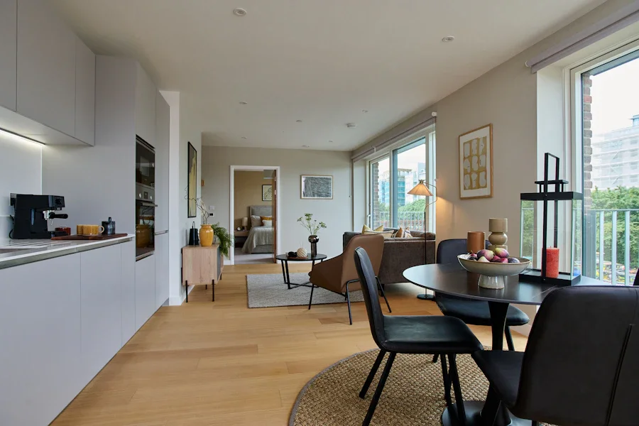 Flat Hale Wharf in Greater London