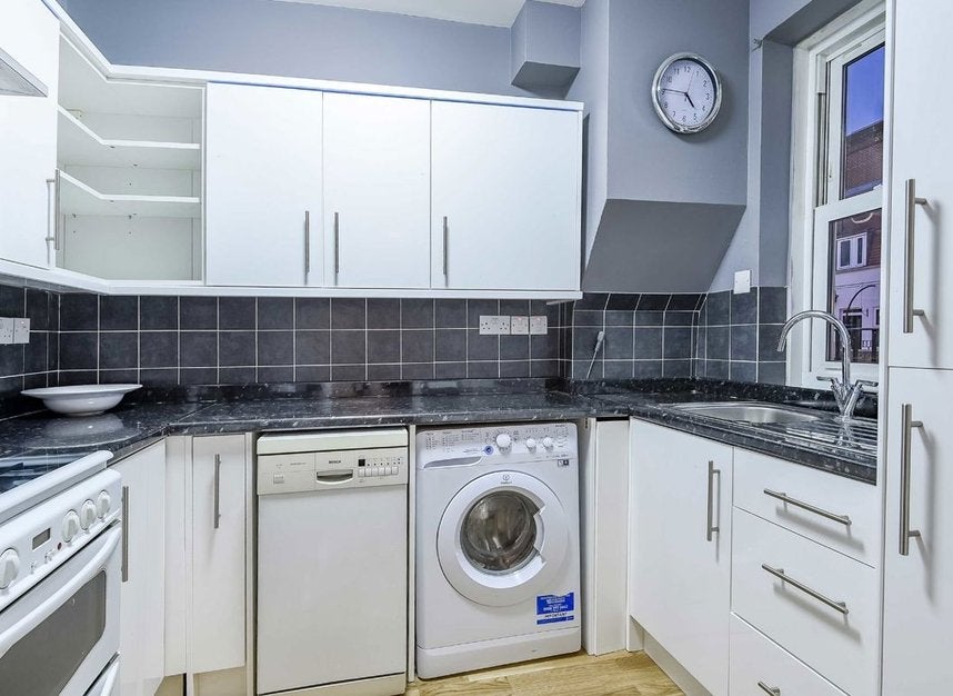 Flat Cranleigh Street in Greater London