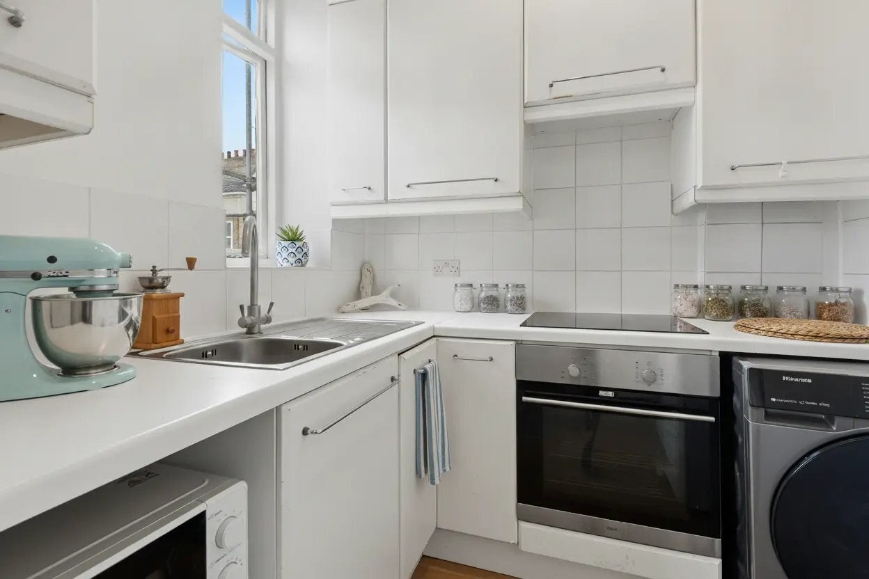 Flat Whittingstall Road in Greater London