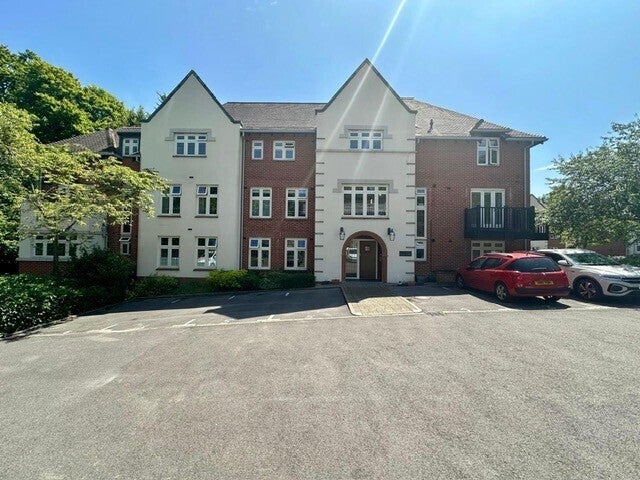 Flat Highcroft Road in Winchester
