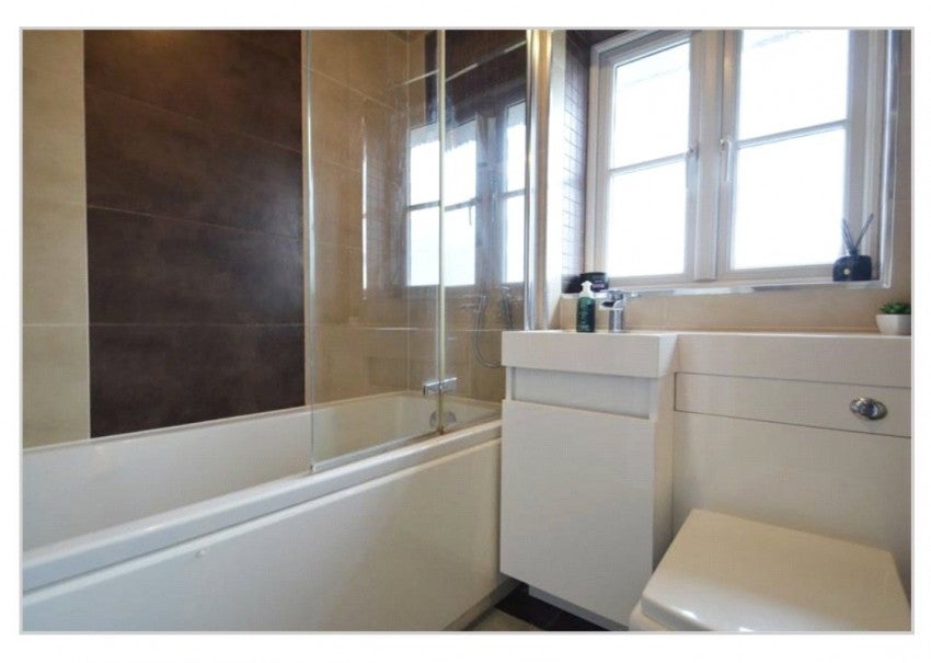 Flat Flemming Avenue in London