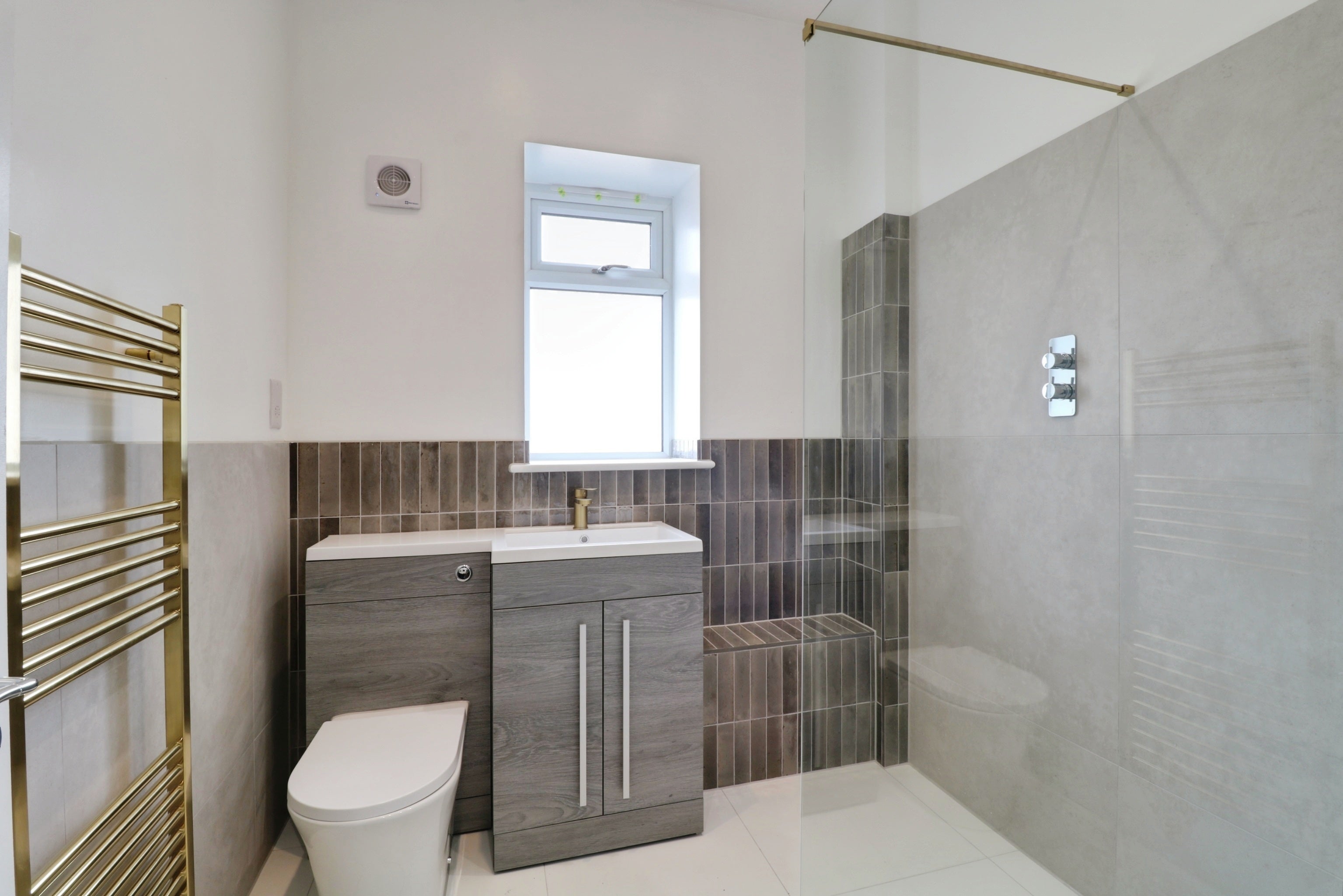 Flat Spa Road in Rochford