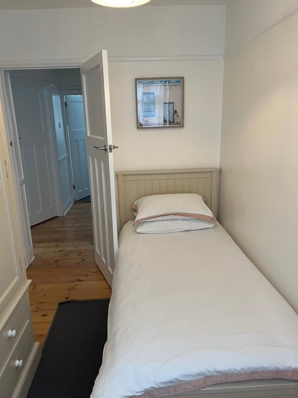 Room Cheriton Drive in Greater London