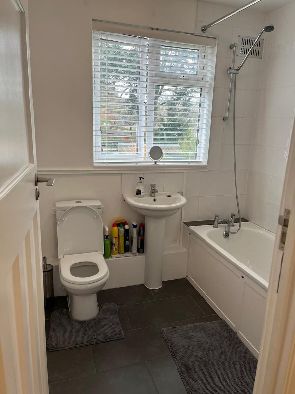 Room Cheriton Drive in Greater London