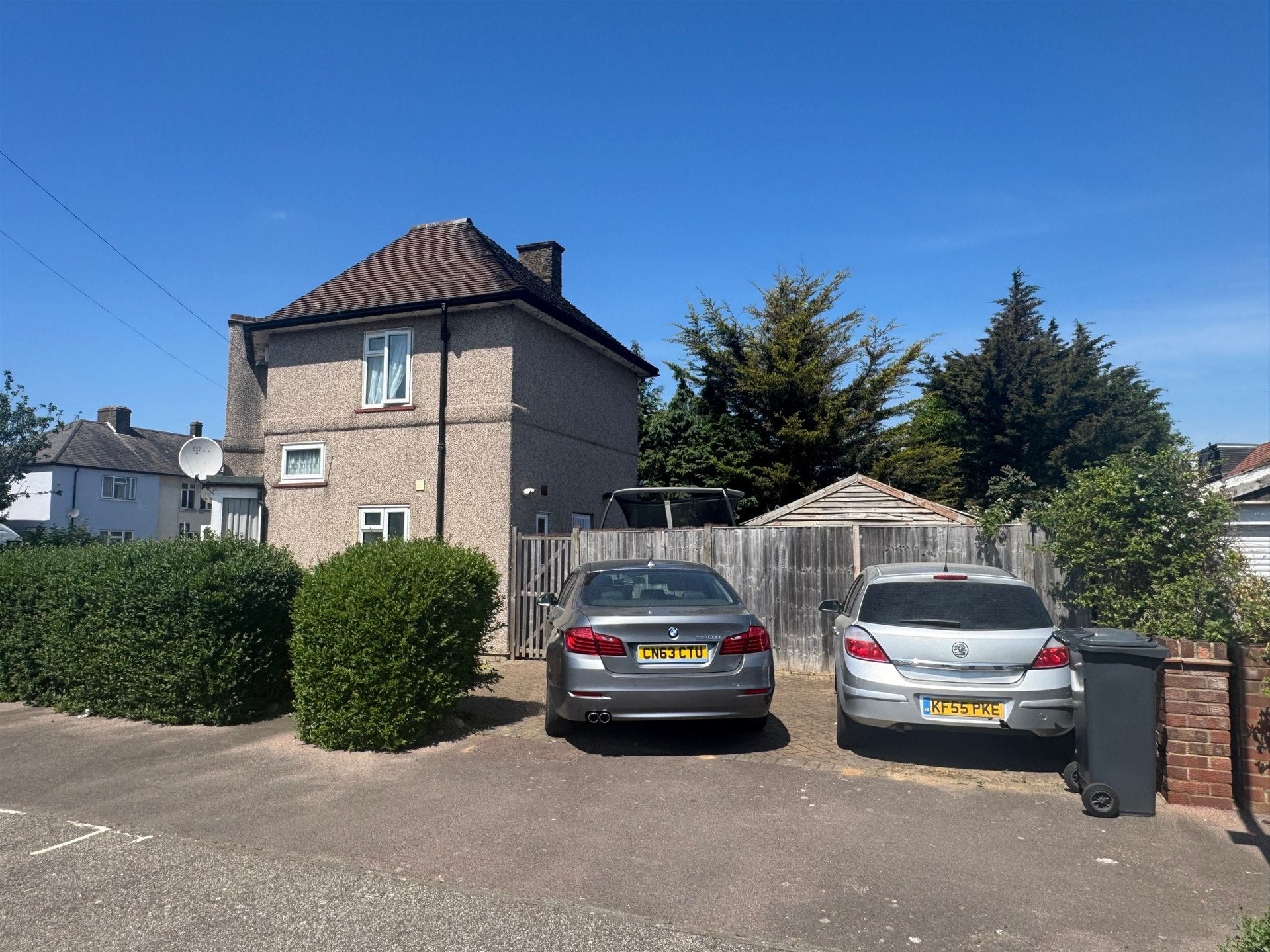 House Mayfield Road in Greater London