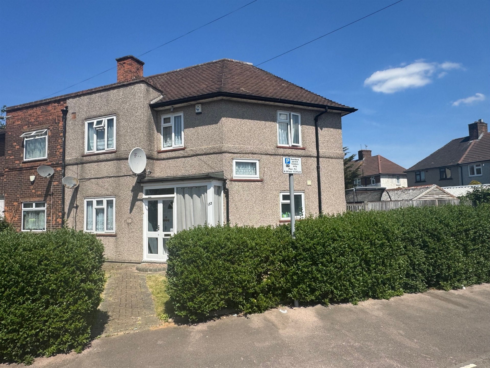 House Mayfield Road in Greater London