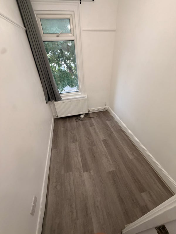 Room Chatfield Road in Greater London