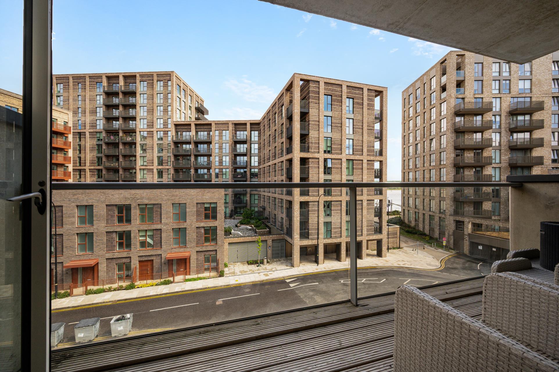 Flat Magellan Boulevard in Greater London