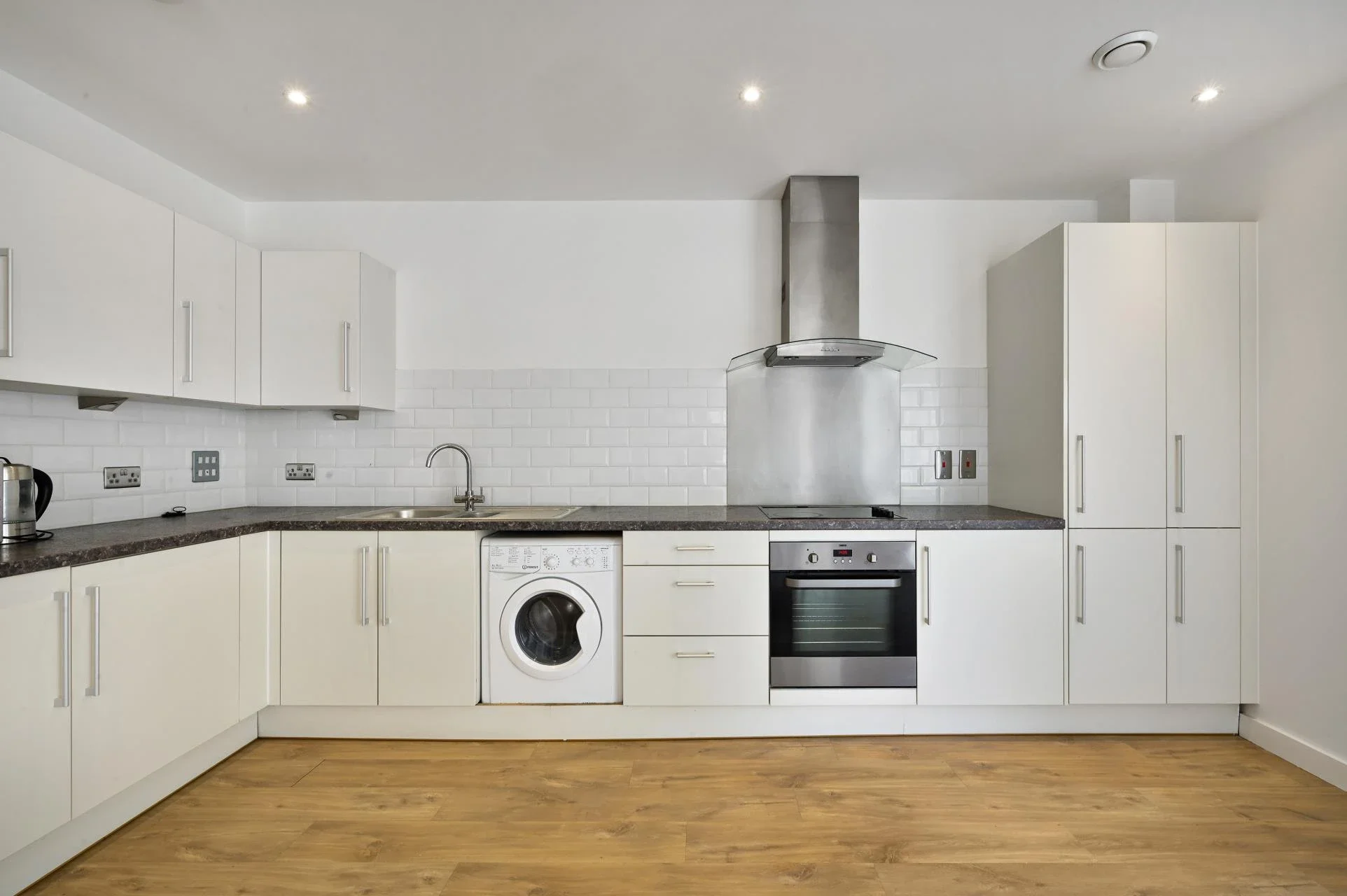 Flat Magellan Boulevard in Greater London