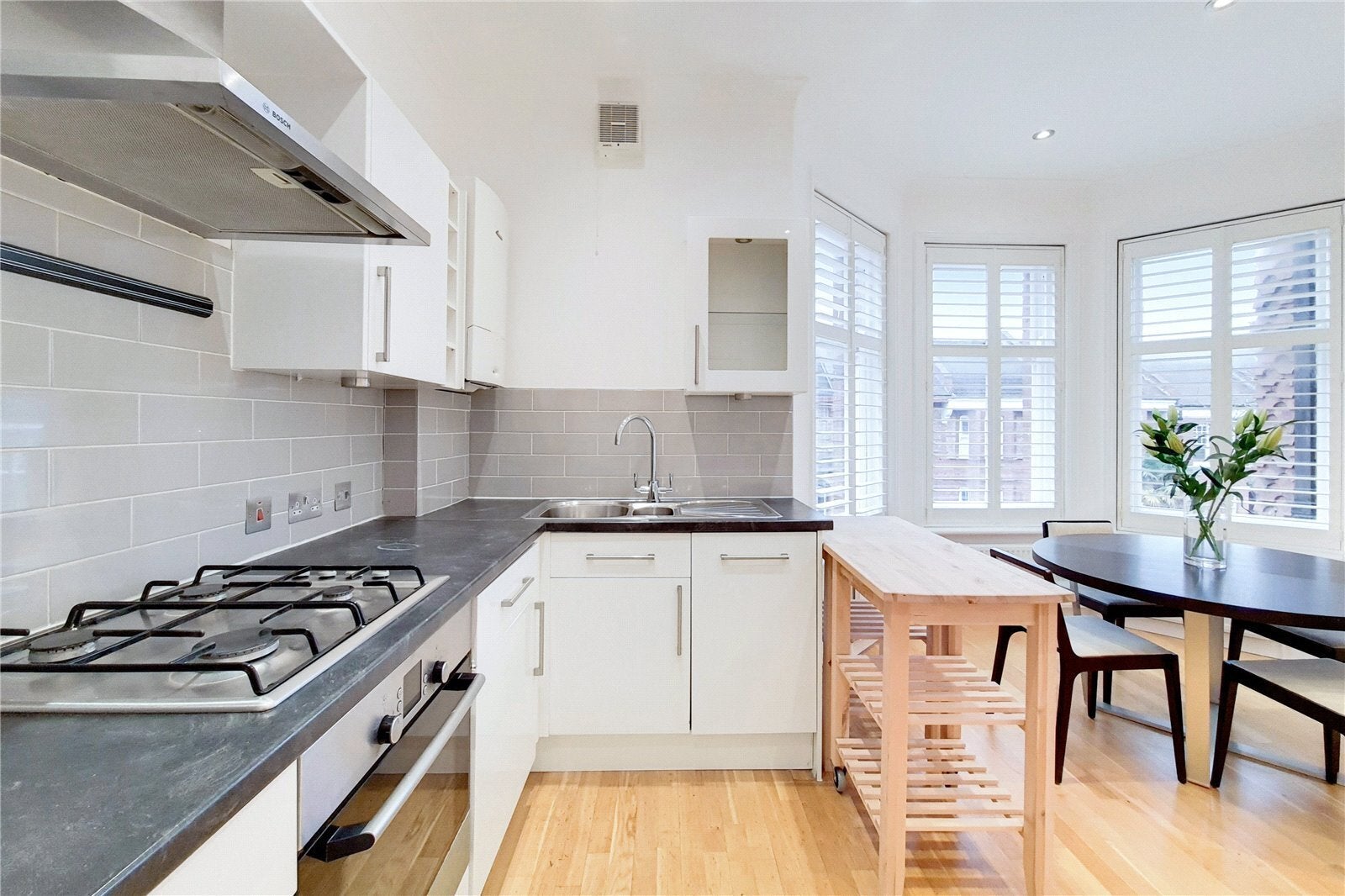 Flat Barcombe Avenue in Greater London