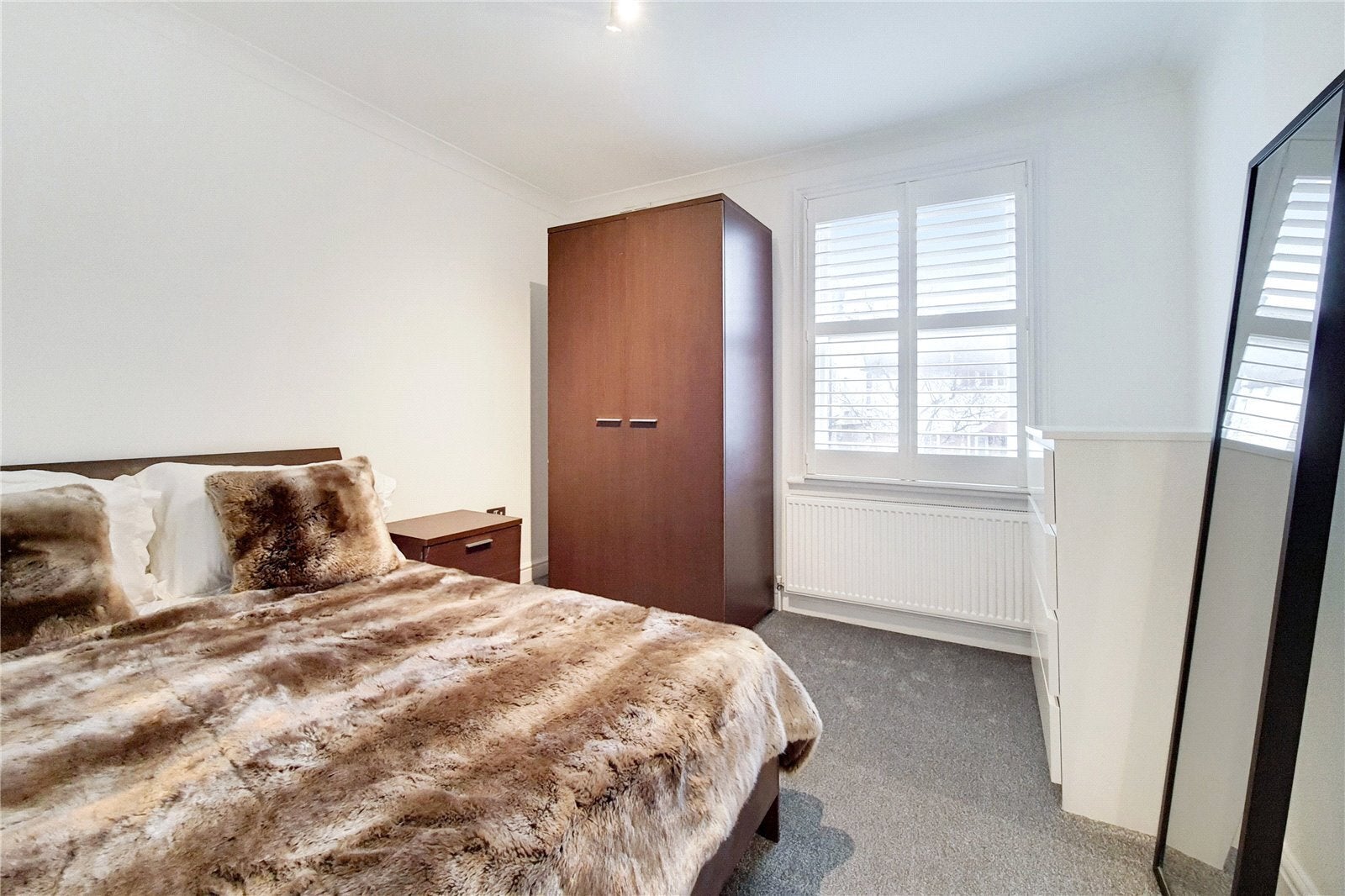 Flat Barcombe Avenue in Greater London