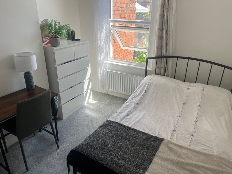 Room Beaufort Road in Bristol