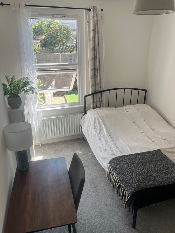 Room Beaufort Road in Bristol