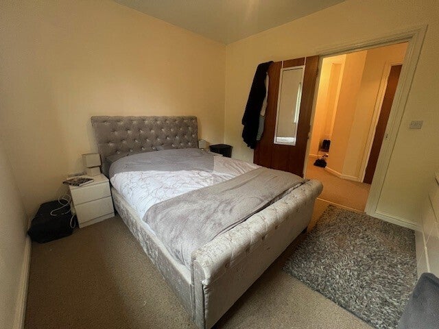 Flat Ffordd yr Afon in Gorseinon