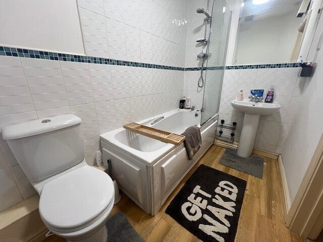 Flat Ffordd yr Afon in Gorseinon