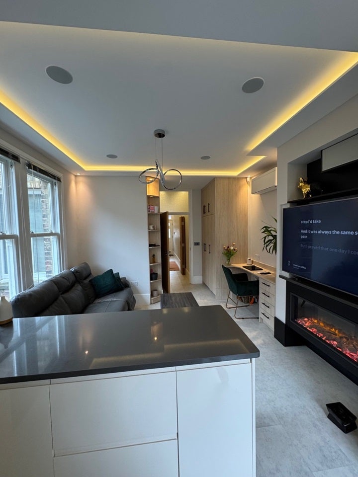 Flat Mount Nod Road in Greater London