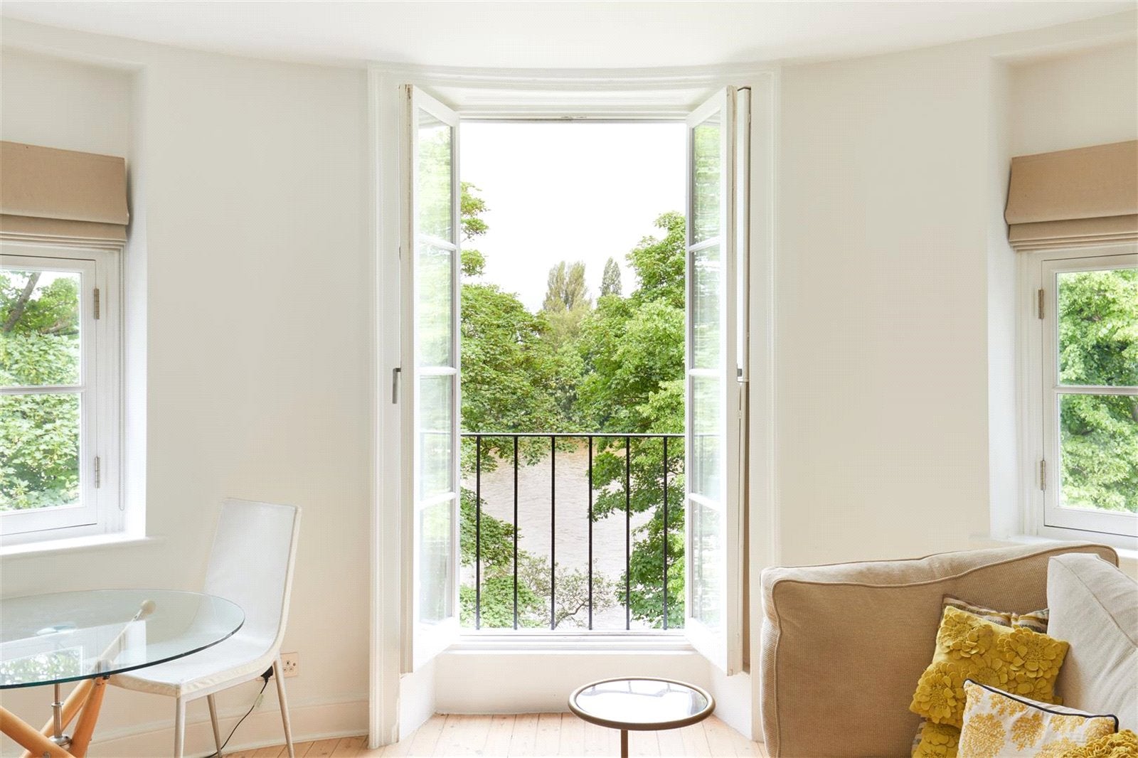 Flat Mortlake High Street in Greater London