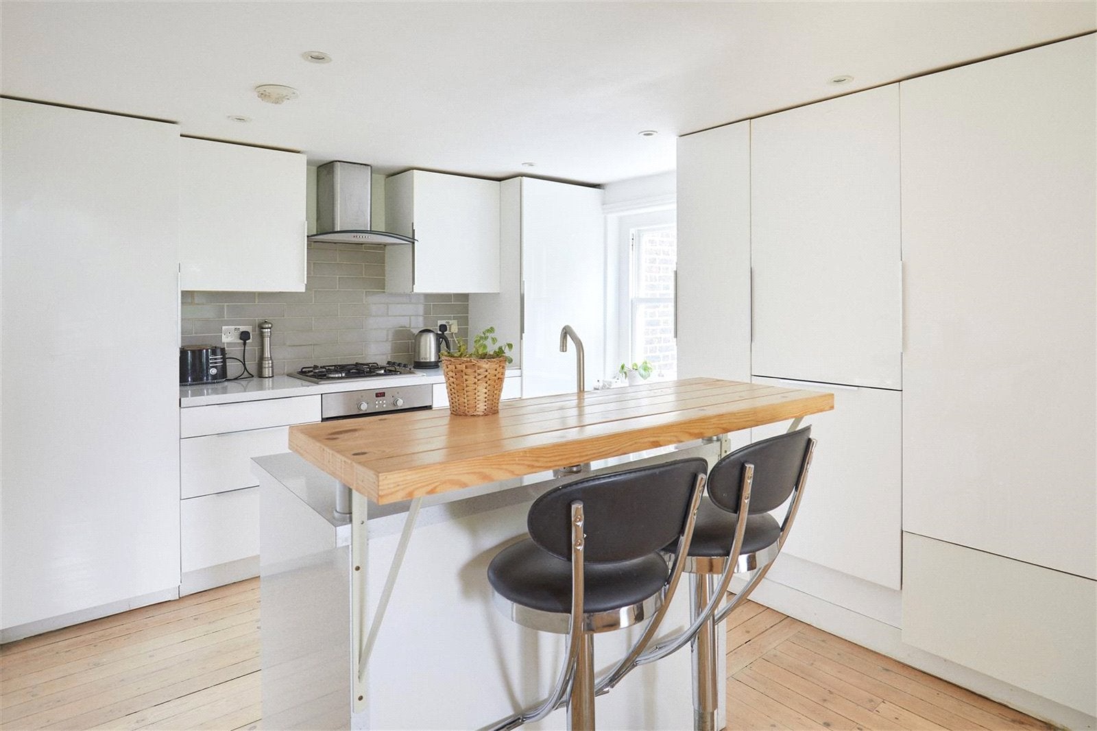 Flat Mortlake High Street in Greater London