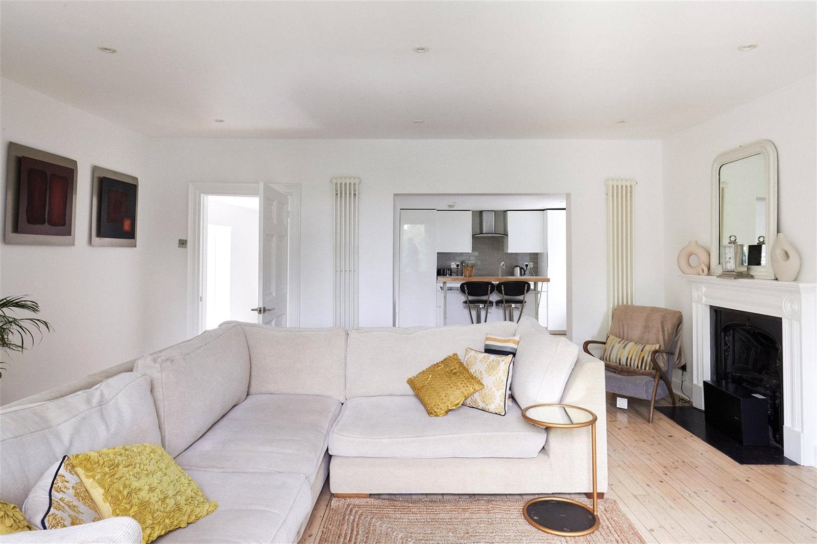 Flat Mortlake High Street in Greater London