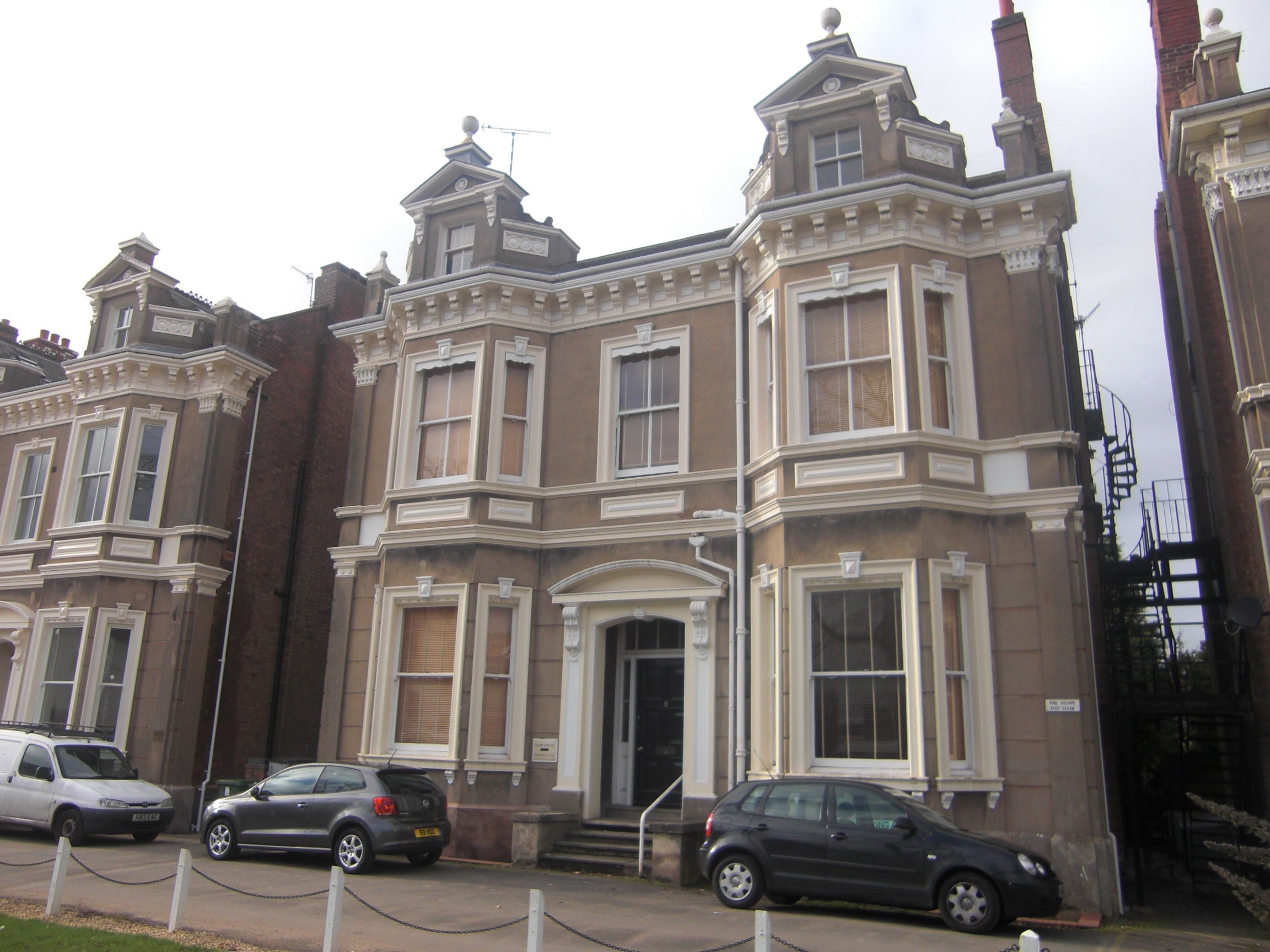 Flat Clarendon Place in Royal Leamington Spa