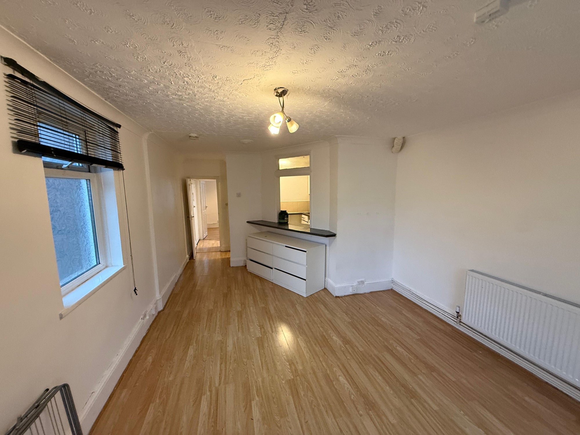 Flat Valentines Road in Greater London