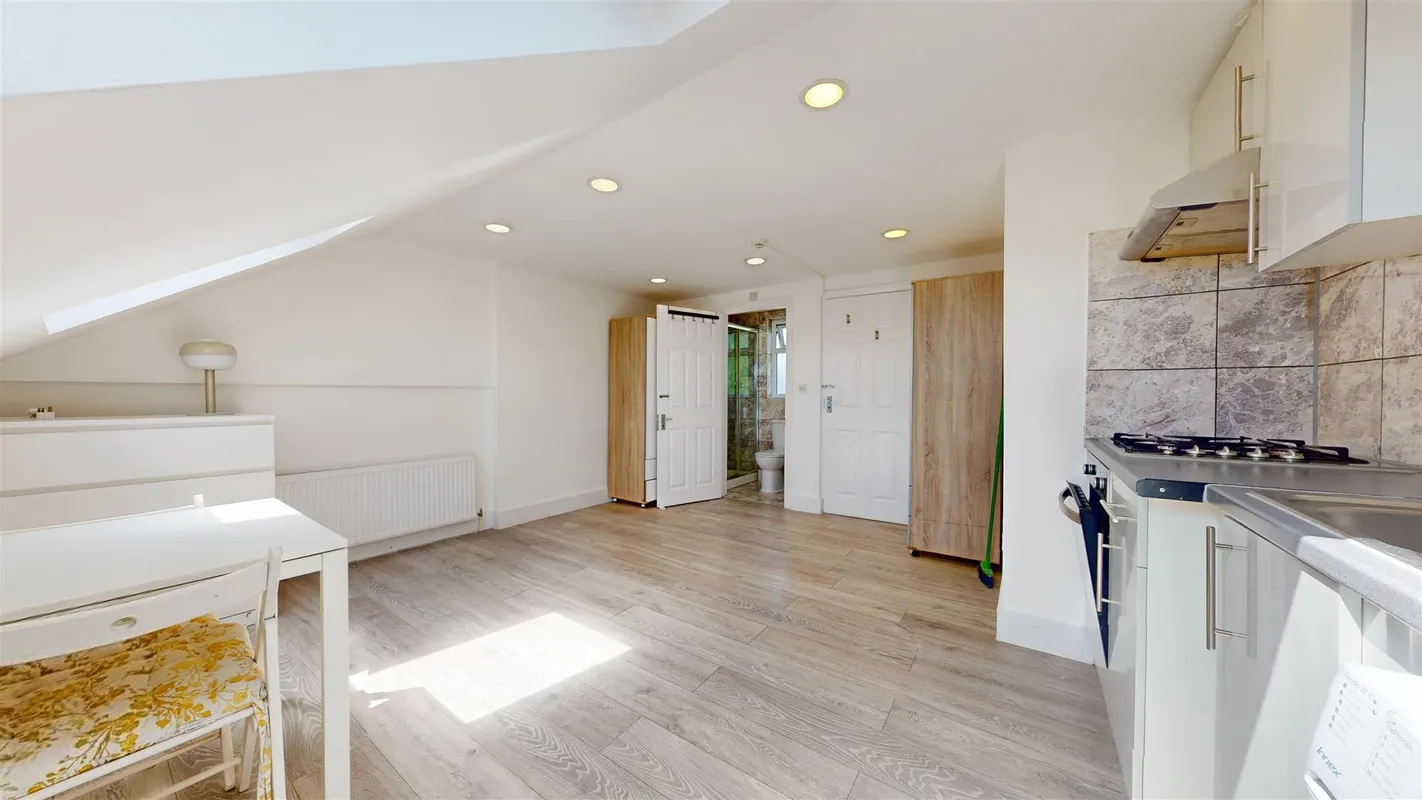 Flat Sandringham Road in Greater London