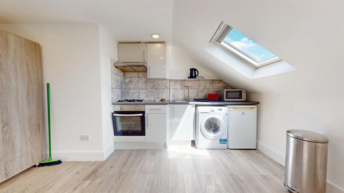 Flat Sandringham Road in Greater London