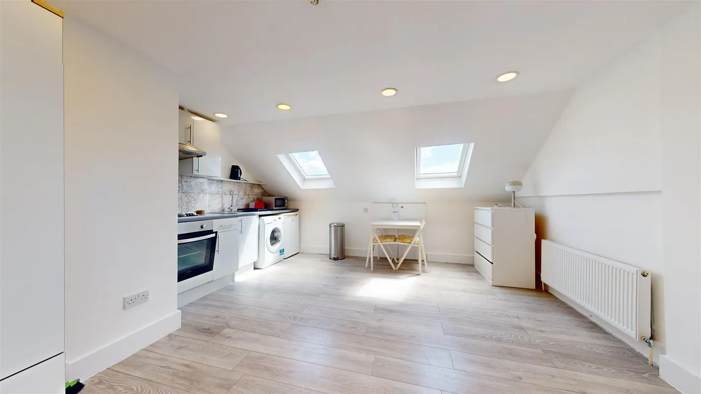 Flat Sandringham Road in Greater London