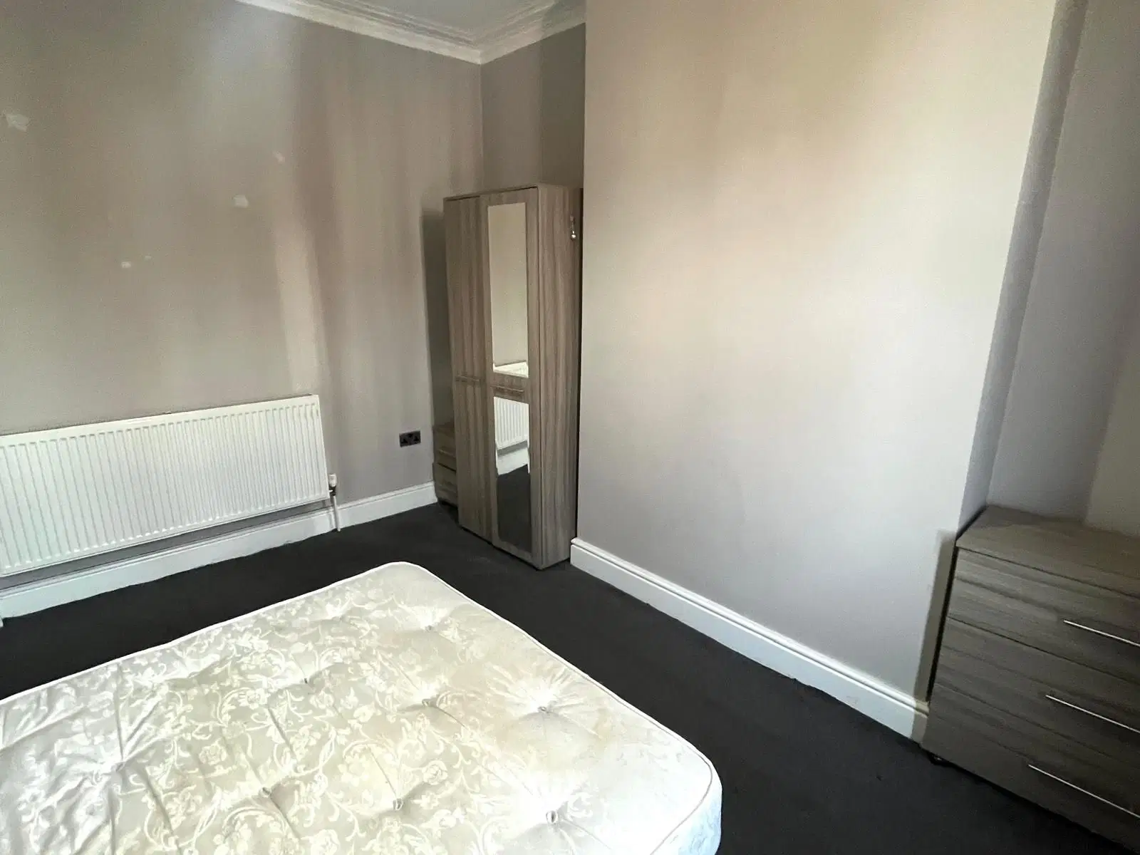 Room Hodgson Place in Leeds