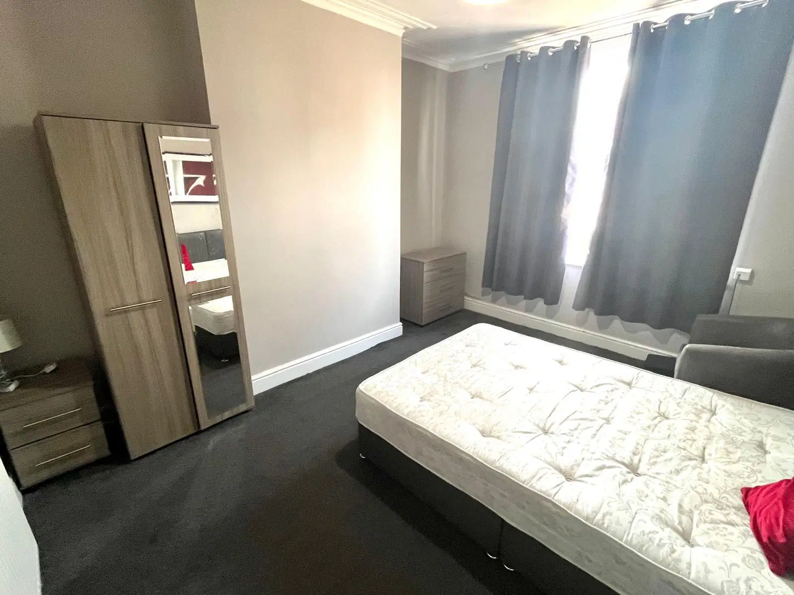 Room Hodgson Place in Leeds