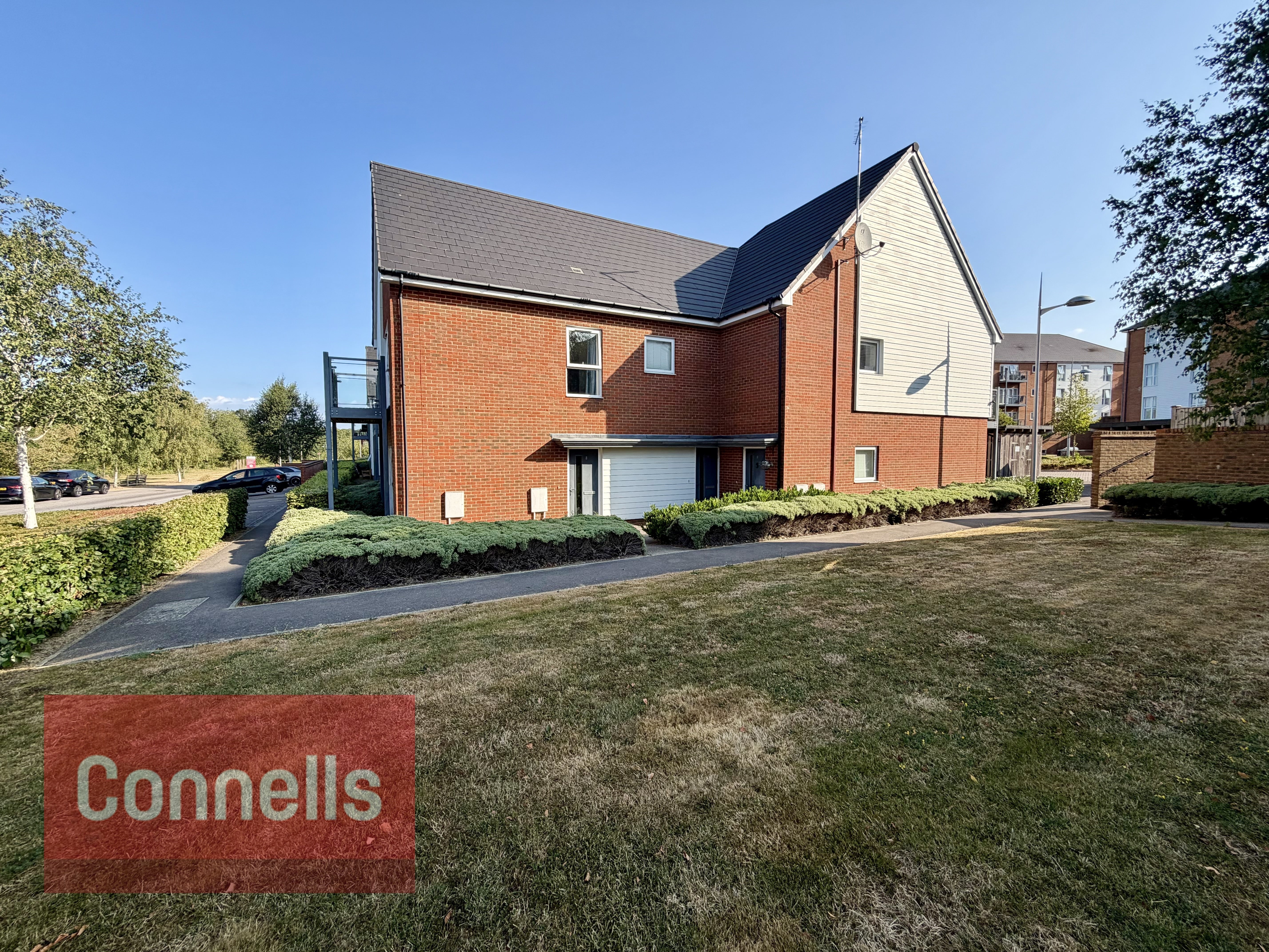 Flat Rookfield Road in Horsham