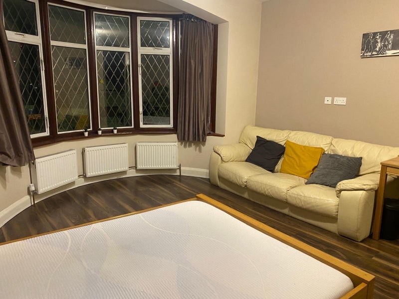 Room Wembley Hill Road in Greater London