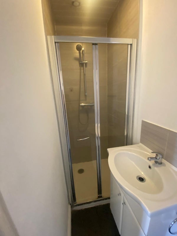 Room Wembley Hill Road in Greater London