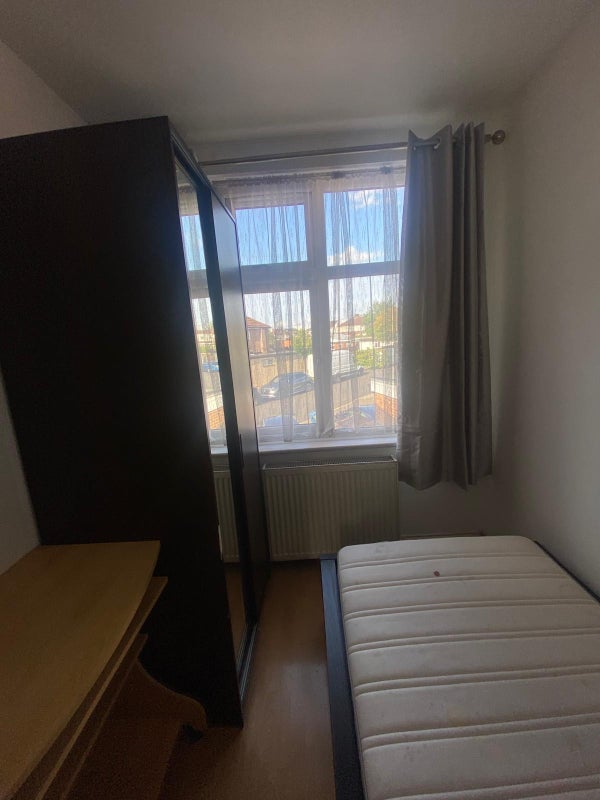 Room Wembley Hill Road in Greater London